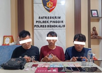 Polsek Pinggir Bongkar Peredaran Sabu di Kandis, Tiga Pelaku Diamankan dan Sabu 4,22 Gram Disita